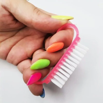Cepillo de limpieza de uñas rosa translúcido 5